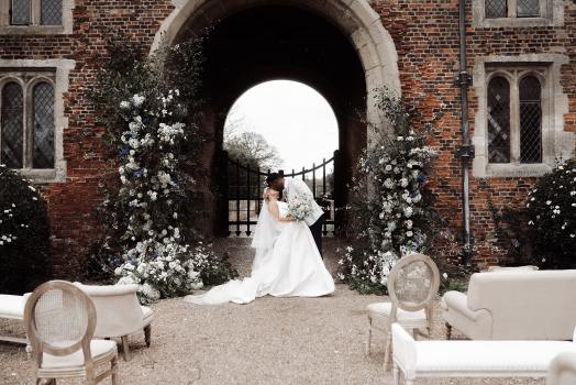 - In-Awe Weddings & Events