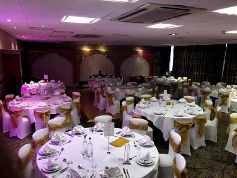 - Holiday Inn Luton South