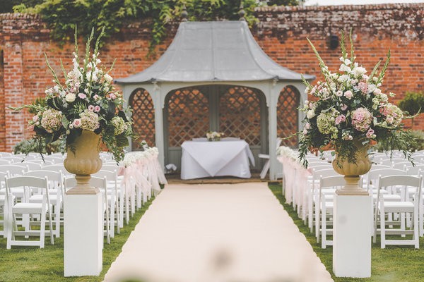 outdoor wedding ceremonies, styling outdoor wedding ceremonies, styling outdoor weddings,