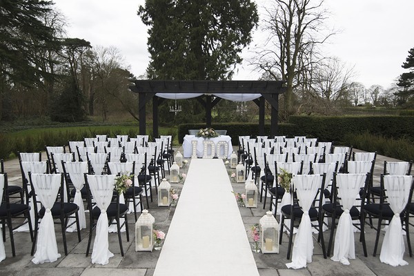 outdoor wedding ceremonies, styling outdoor wedding ceremonies, styling outdoor weddings,