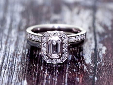 - Aurum designer-jewellers