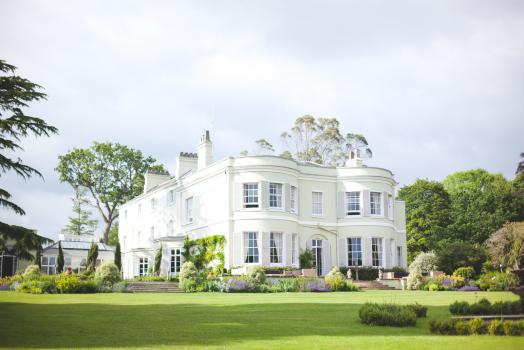 - Deer Park Country House Hotel
